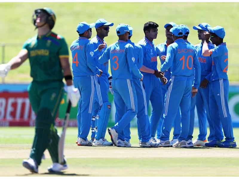 India VS South Africa : తొలి సెమీస్.. టార్గెట్ 245..  కష్టాల్లో యువ భారత్..