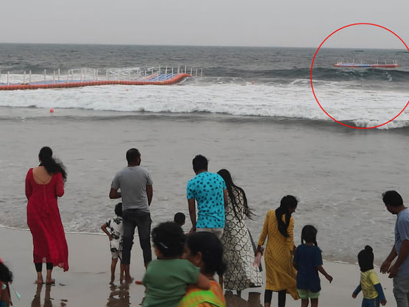 Break down of floating bridge: ఆదివారం ప్రారంభం.. సోమవారానికే తెగిన ఫ్లోటింగ్‌ బ్రిడ్జ్..