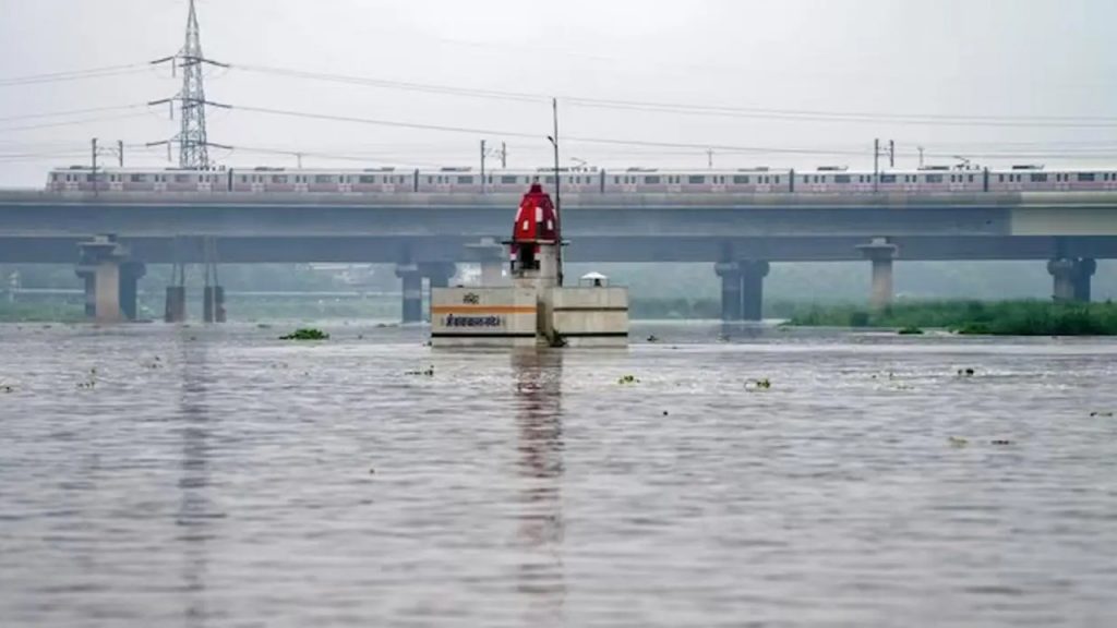 Three teenagers drown in Yamuna in Delhi one missing