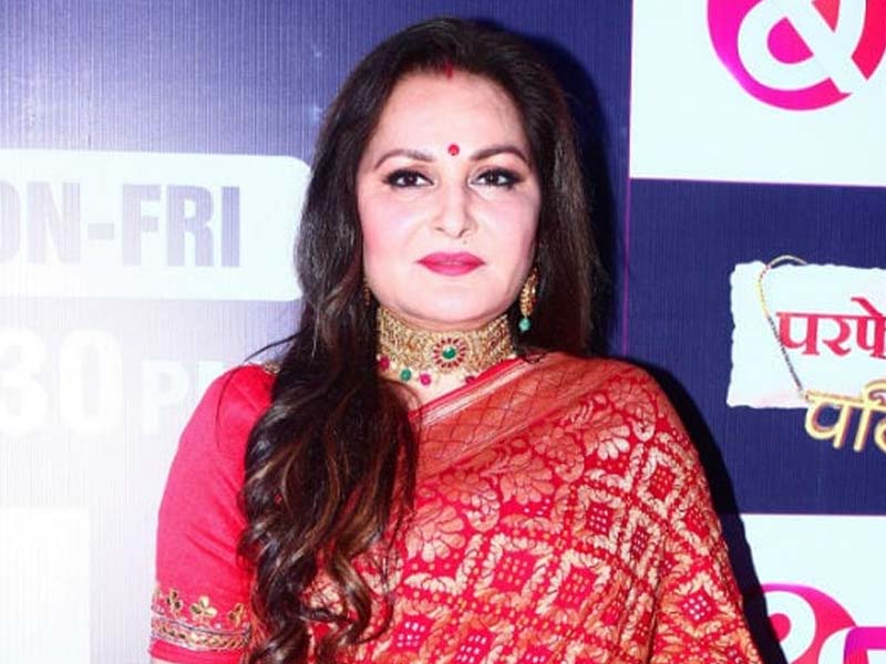 Jaya Prada: సినీ నటి జయప్రదకు షాక్.. అరెస్ట్ చేయాలంటూ కోర్టు ఆదేశం..