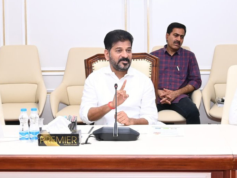 CM Revanth Reddy Mass Warning: కరెంట్ కట్ చేస్తే తాట తీస్తా.. అధికారులకు సీఎం మాస్ వార్నింగ్!