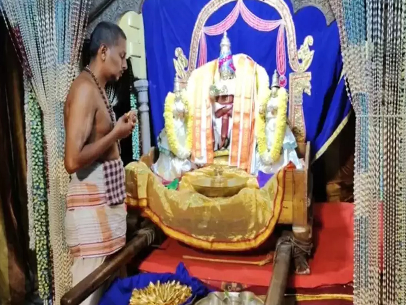 Simhachalam: శ్రీ వరాహలక్ష్మీనృసింహ స్వామి.. 108 బంగారు సంపెంగలతో స్వర్ణపుష్పార్చన..