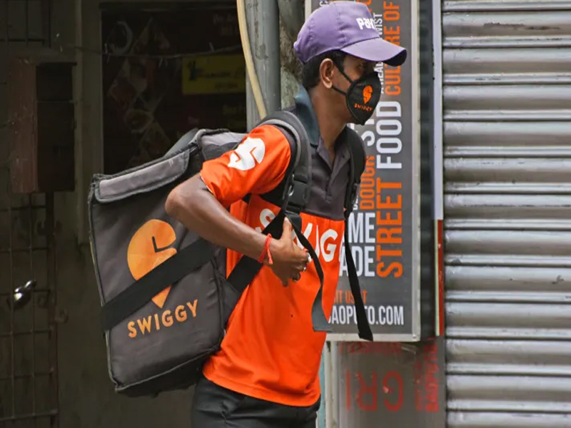 IRCTC Collaborates With Swiggy: స్విగ్గీతో ఐఆర్‌సీటీసీ ఒప్పందం.. 4 స్టేషన్లలో సేవలు