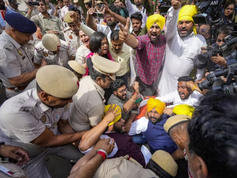 BJP Protest in Delhi: నిరసనకు దిగిన బీజేపీ.. ‘కేజ్రీవాల్ సీఎం పదవికి రాజీనామా చేయాలి’!