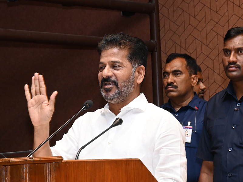 CM Revanth Reddy Meeting with MCHRD: నిర్బంధాలు కాదు.. చర్చలే సమస్యలకు పరిష్కారం.. ఉద్యోగ సంఘాలతో సీఎం భేటీ