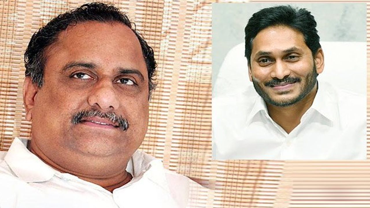 Mudragada Padmanabham joins ycp party