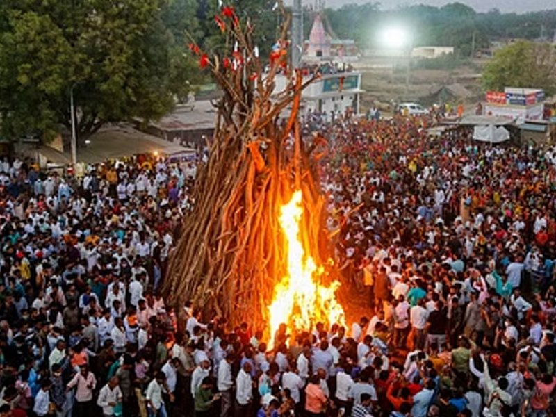 Holika Dahan 2024: హోలీకా దహనం.. ఇలా చేస్తే ఇంట్లో ప్రతికూలతలు దూరం!