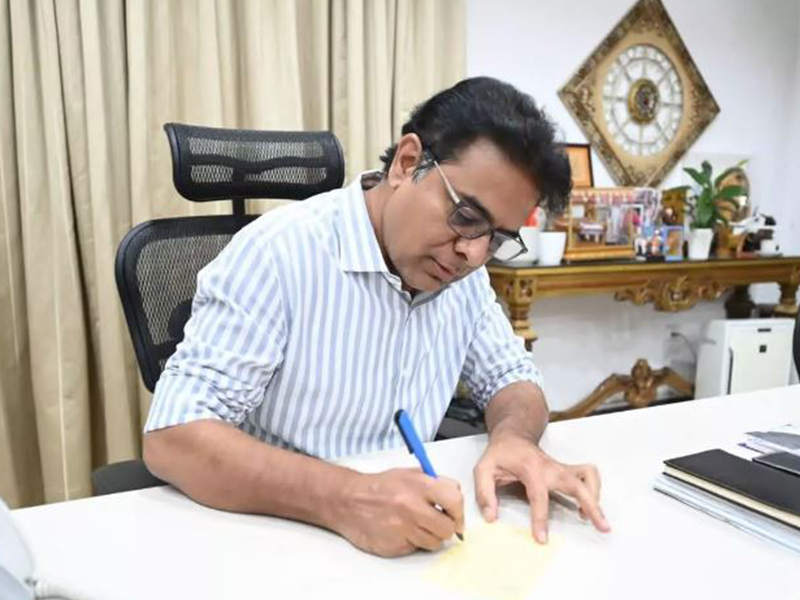 KTR sends legal notices: కేటీఆర్ ఆగ్రహం.. టీవీ ఛానెళ్లకు నోటీసులు, అందుకేనా?