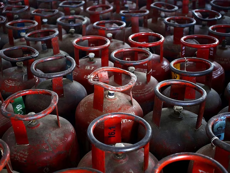 LPG Cylinder Price : గ్యాస్ సిలిండర్ల ధర పెంపు.. ఈ రోజు నుంచే అమలు..