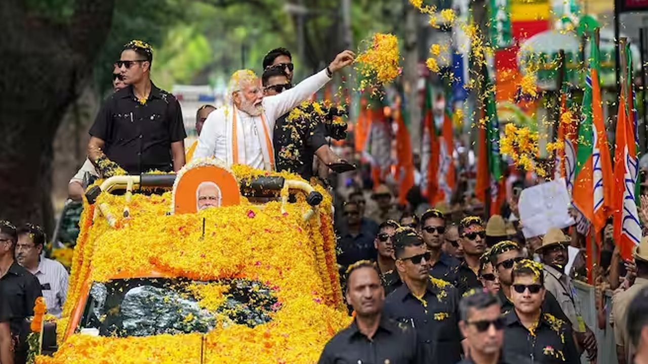 pm modi inaugurates underwater metro