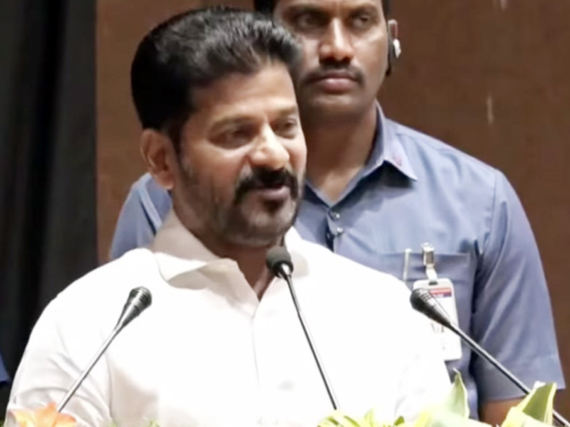 CM Revanth Reddy: దేశ రాజకీయాల్లో తెలుగువారి పాత్ర తగ్గిపోతోంది.. ‘గవర్నర్‌పేట టు గవర్నర్ హౌస్’ పుస్తకావిష్కరణలో సీఎం రేవంత్ రెడ్డి..