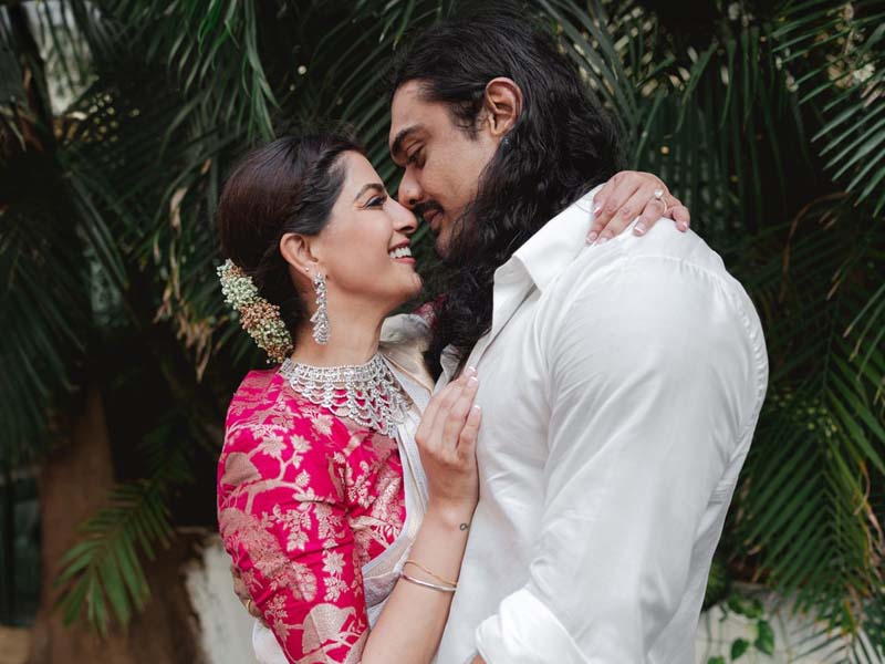 Varalaxmi Sarathkumar got Engaged: 14 ఏళ్లుగా ప్రేమాయణం.. ప్రియుడ్ని నిశ్చితార్థం చేసుకున్న వరలక్ష్మి శరత్ కుమార్