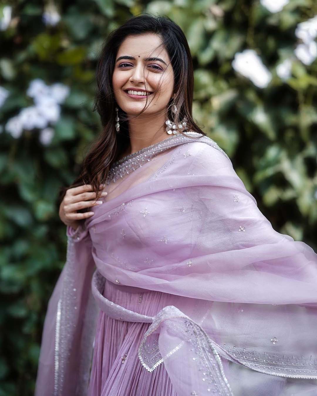 ashika ranganath pics