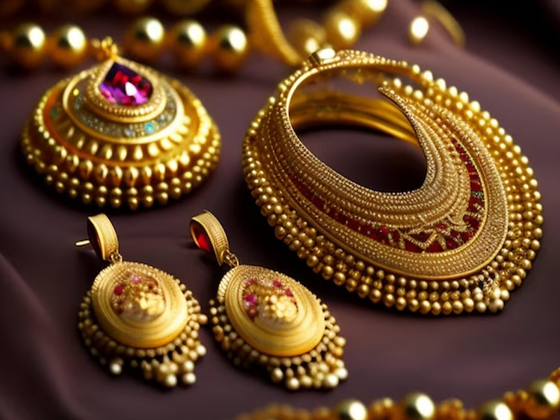 Today Gold Rate: కొనుగోలుదారులకు షాక్.. పెరిగిన బంగారం, తగ్గిన వెండి!