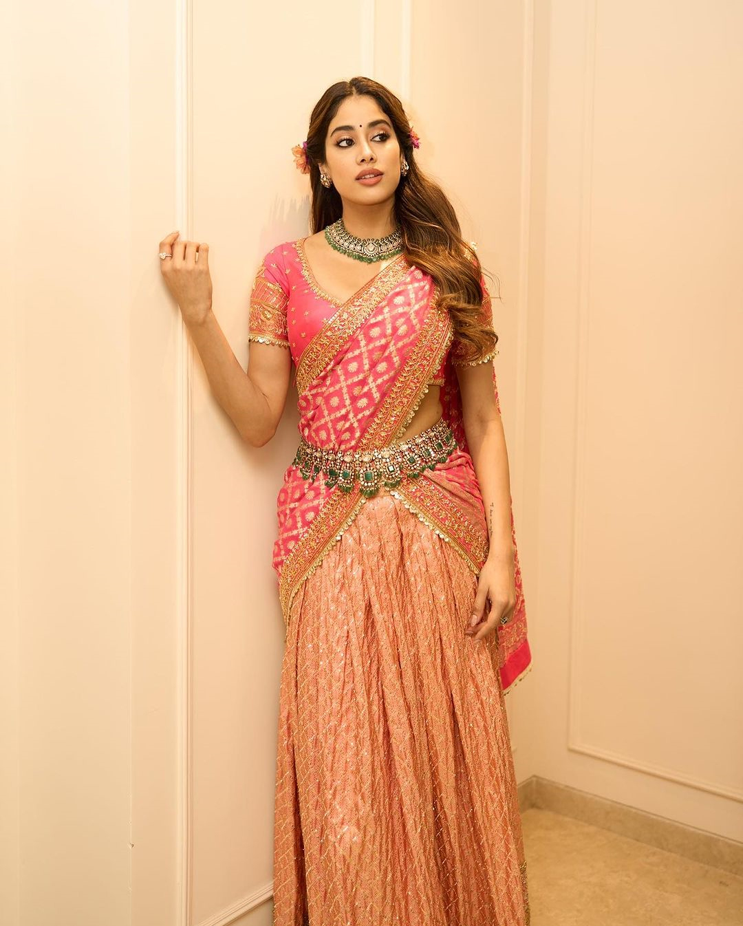 Janhvi kapoor latest pictures