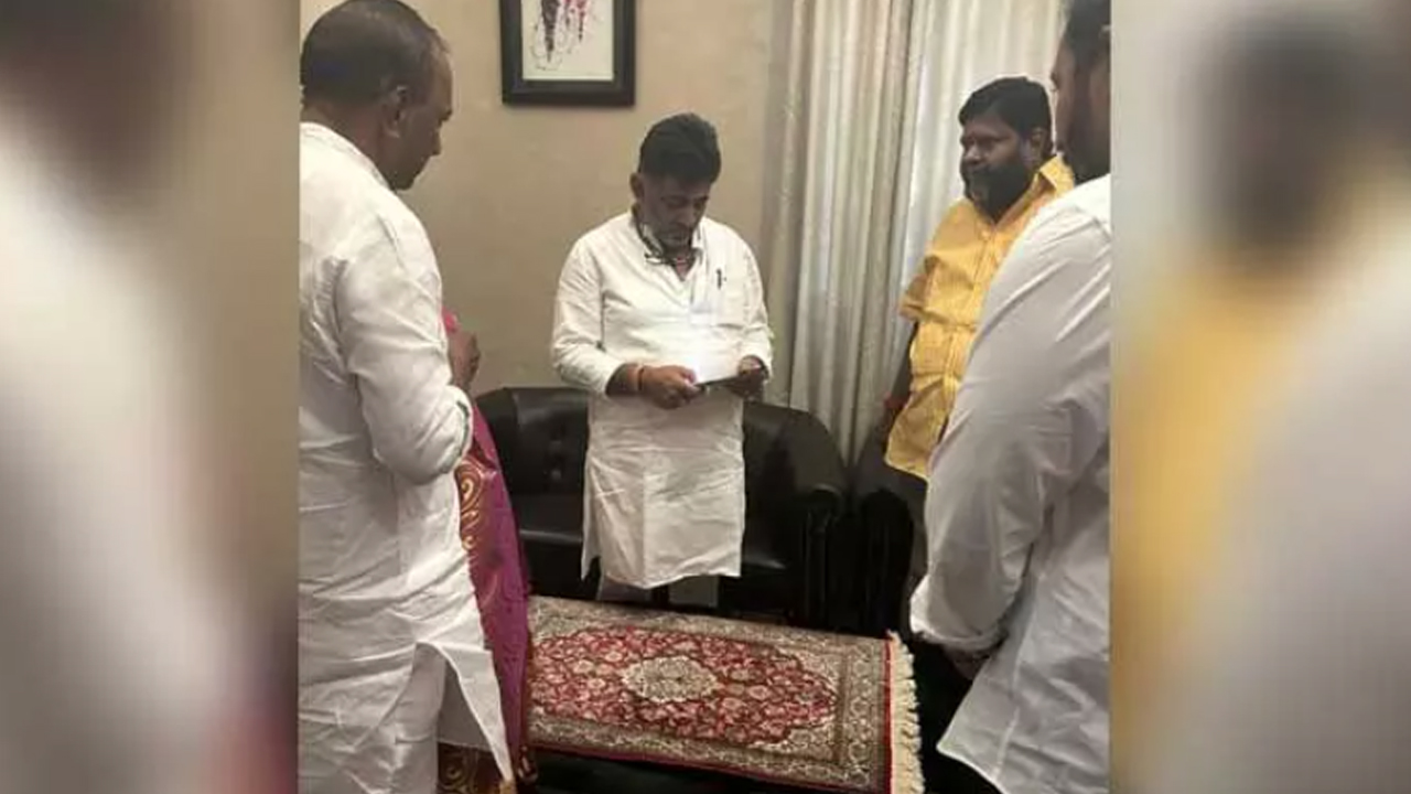 Brs Mla Malla reddy Met karnataka Deputy cm dk shivakumar