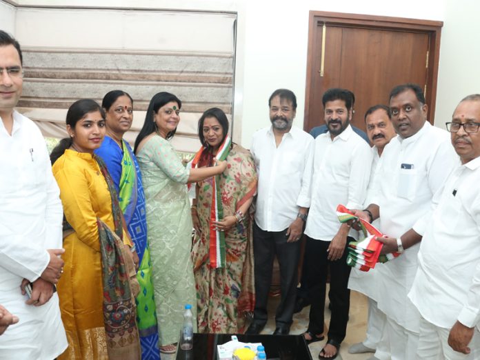 ghmc mayor vijayalakshmi joinned in congress