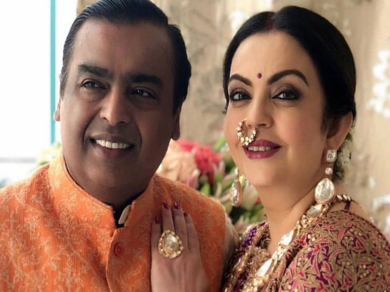 Mukesh Ambani : అంబానీ తర్వాతే ఎవరైనా.. గిఫ్ట్స్ ఇవ్వాలంటే!