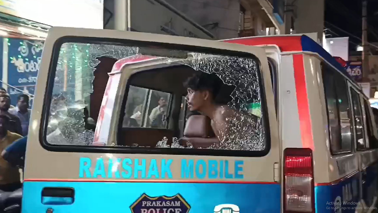 A youth damage police vehicle at ongole in prakasam