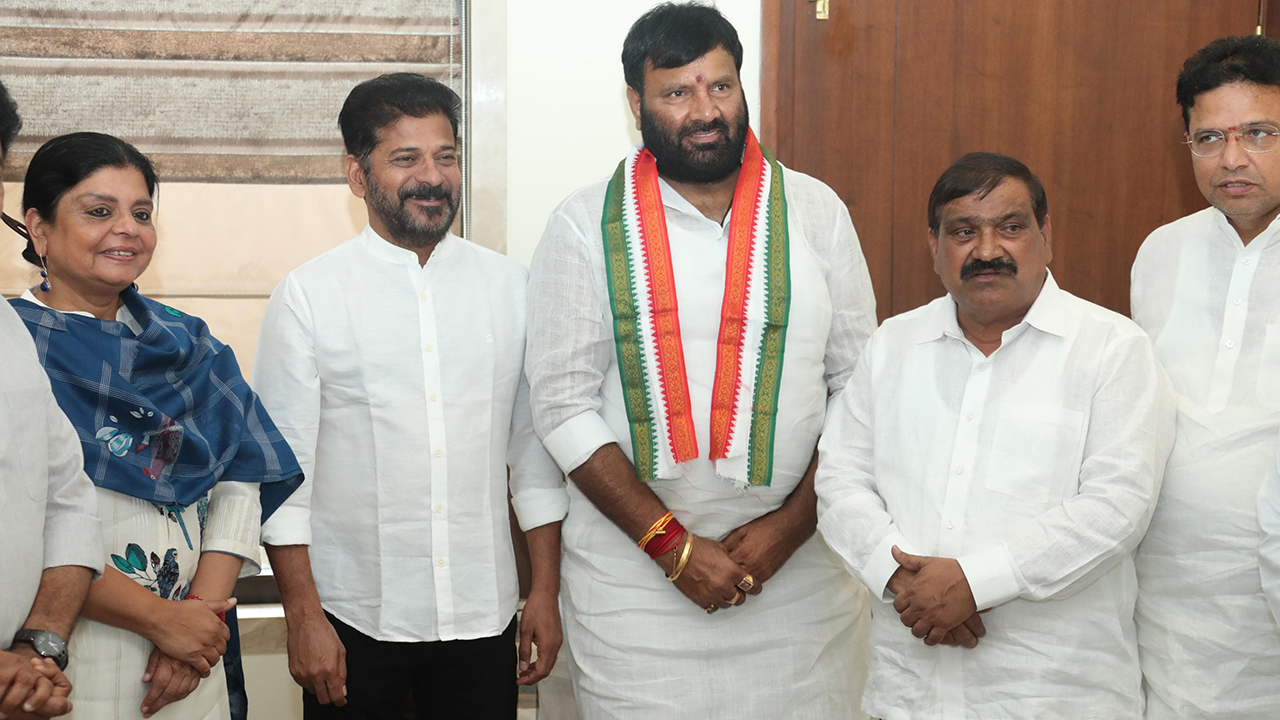 BJP leader Kuna Srisailam Goud joined in the Congress