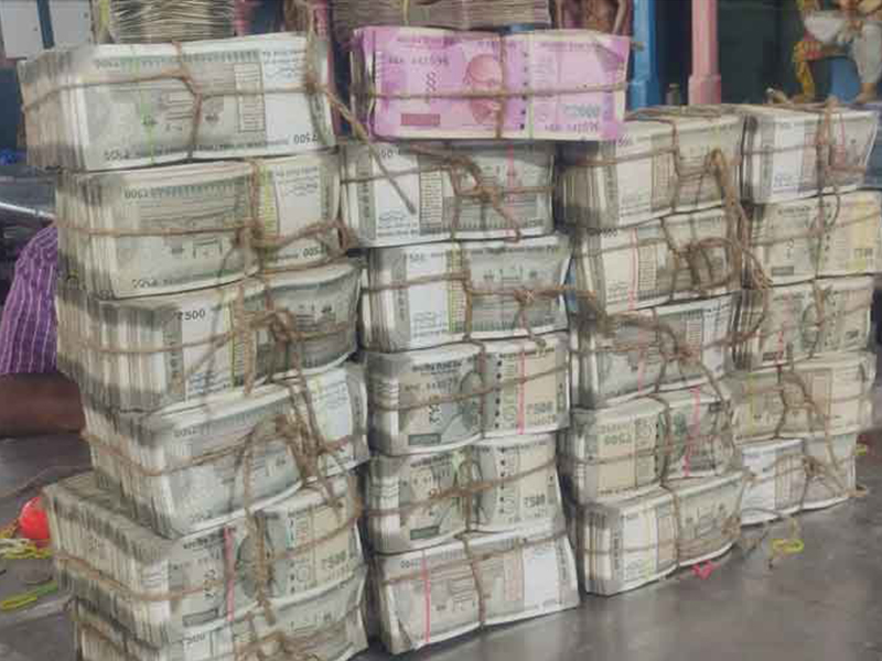 4 Crores Seized in Tamilnadu: భారీగా నోట్ల కట్టలు, వాళ్లు బీజేపీ కార్యకర్తలా..? నాలుగు కోట్లు సీజ్