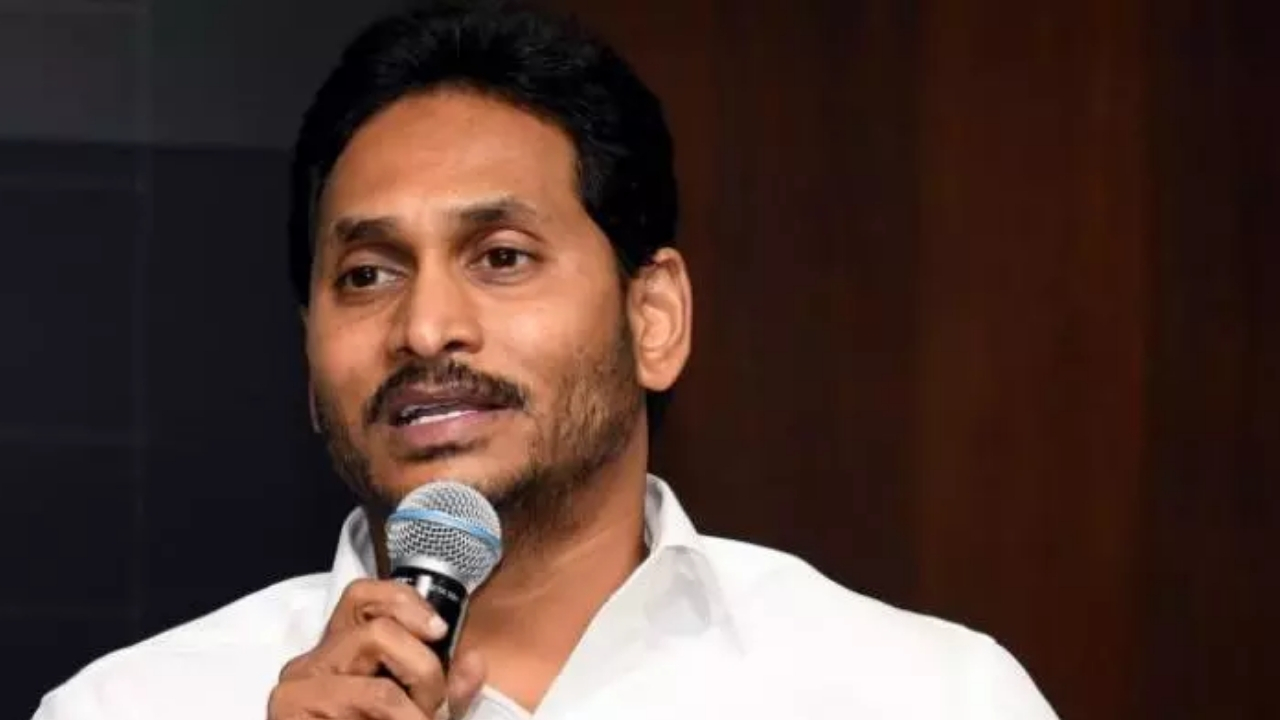 YS Jagan: అలాంటి వాళ్లు రాజకీయాలకు అనర్హులు.. సీఎం జగన్ సంచలన వ్యాఖ్యలు