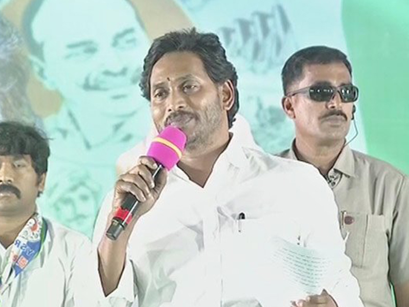 Jagan Comments on Politics: రాజకీయాలపై కొత్త నిర్వచనం, పులి నోట్లో నోరు పెట్టినట్టే..?