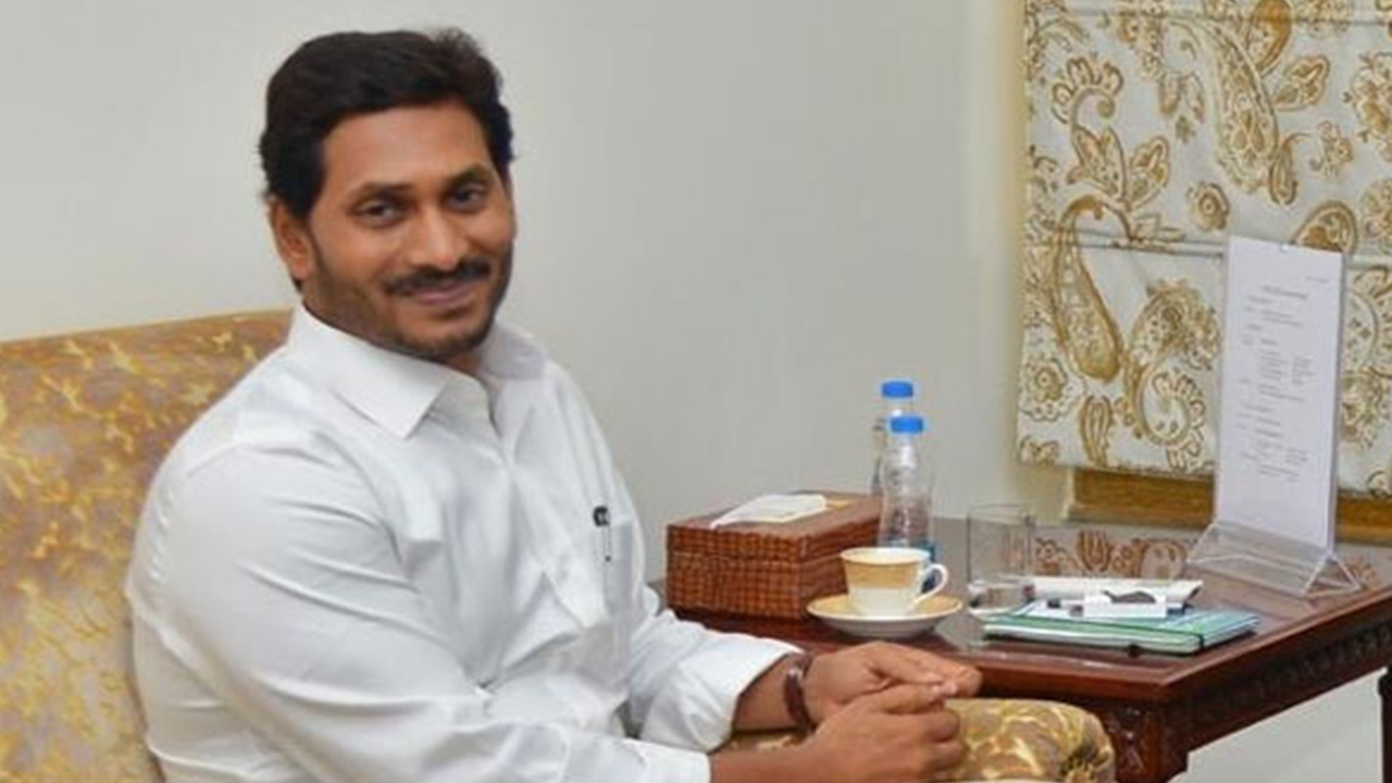 CM Jagan discuss:  నేతలతో జగన్ చర్చ, ఆయన్ని ఏం చేద్దాం..!