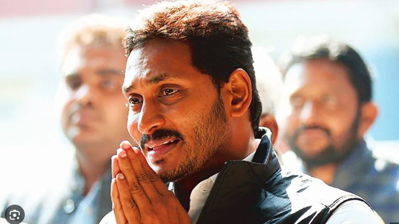 CM Jagan plan: పండితుల వద్దకు అభ్యర్థులు, చెల్లెళ్లకు ధీటుగా రంగంలోకి ఆమె..!