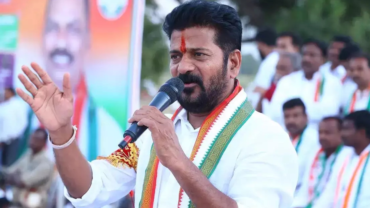 CM Revanth Speech in Adilabad: మోదీ, కేసీఆర్ ఇద్దరూ తోడుదొంగలే.. సీఎం రేవంత్ రెడ్డి!