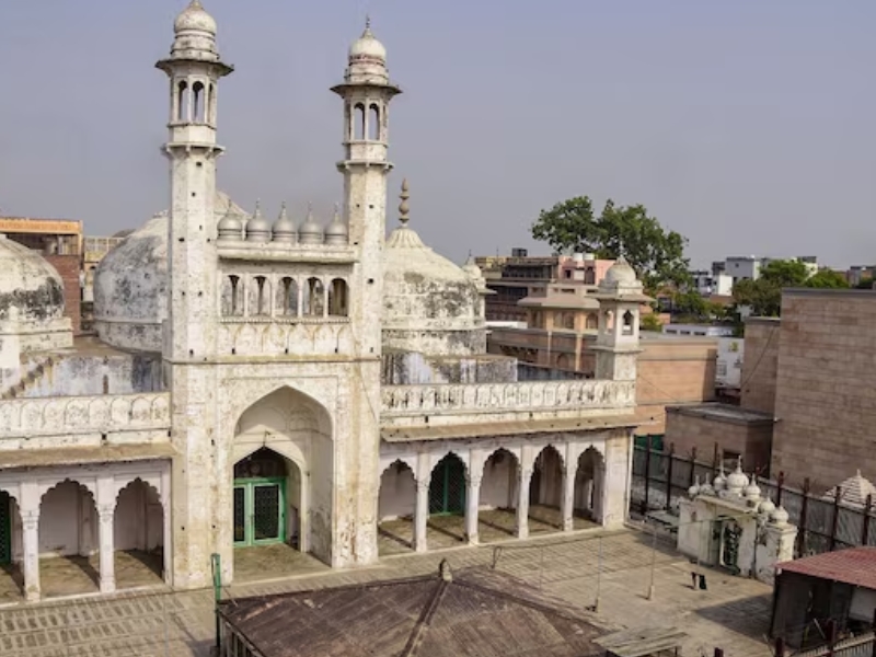 Gyanvapi Mosque: జ్ఞానవాపీ ప్రాంగణంలో హిందూ పూజలు.. కొనసాగింపునకు సుప్రీం అనుమతి..