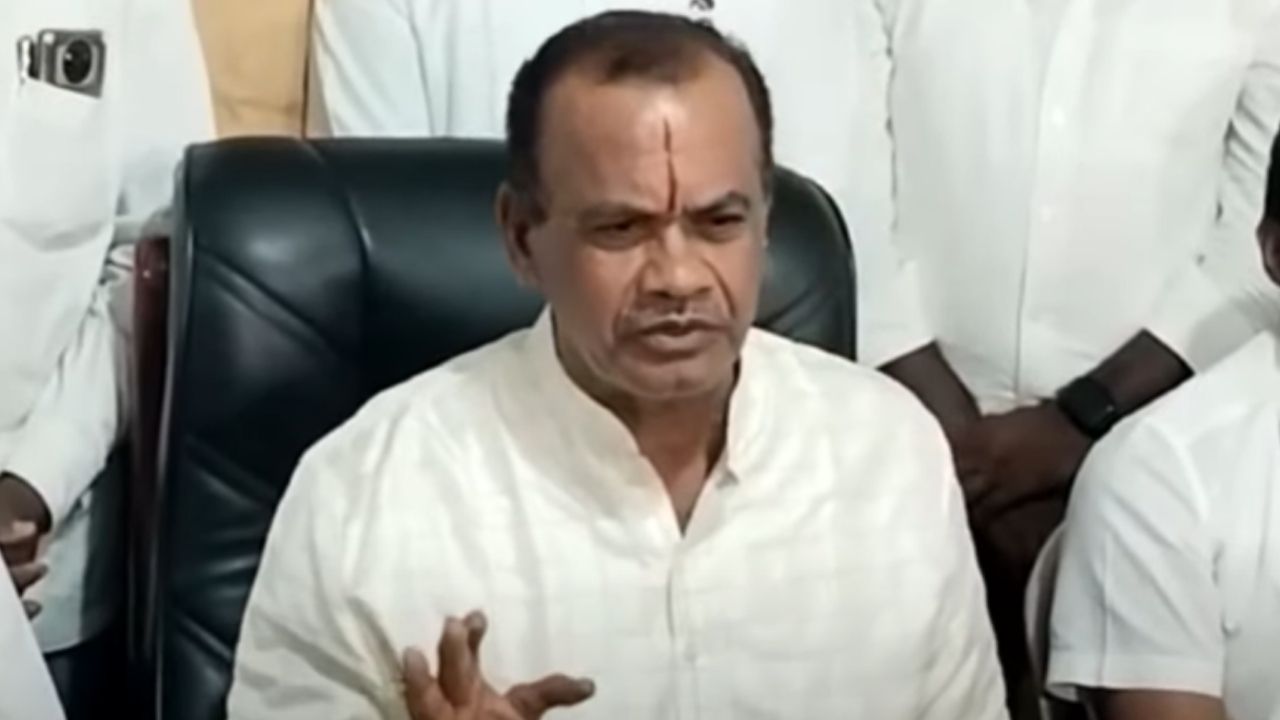 Komatireddy Venkat Reddy: దమ్ముంటే టచ్ చెయ్.. కేసీఆర్‌కు మంత్రి కోమటిరెడ్డి మాస్ వార్నింగ్..