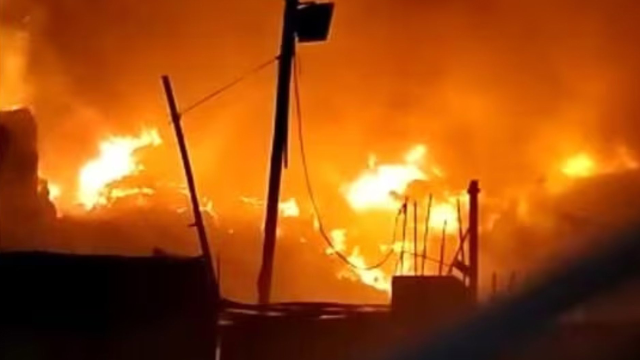 Massive Fire Broke At Agricultural Godown In Wanaparthy