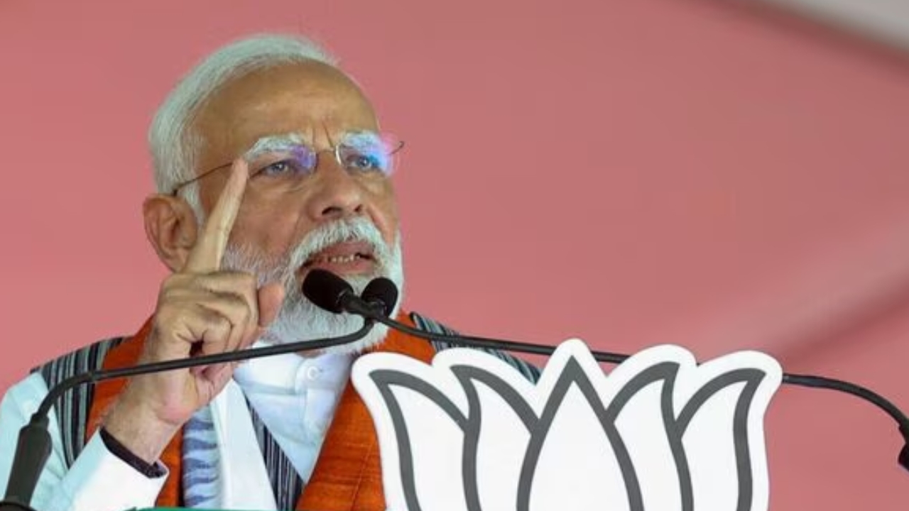 PM Modi: కాంగ్రెస్, బీఆర్ఎస్ వేర్వేరు కాదు.. ఒకే గూటి పక్షులు: ప్రధాని మోదీ