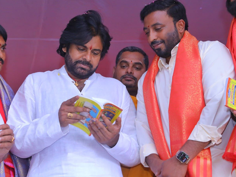 Pawan Kalyan Ugadi Panchangam: పోయిన శని ప్రభావం.. పెరిగిన గురుబలం.. పవన్‌కు రాజయోగం పక్కా!