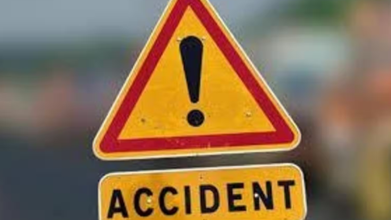 Road Accident In Gujarat: పండగ పూట ఘోర రోడ్డు ప్రమాదం.. పది మంది మృతి