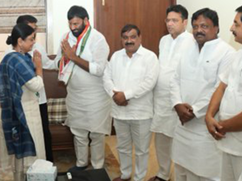 Kuna Srisailam Goud joined Congress: బీజేపీకి ఊహించని షాక్, కాంగ్రెస్‌లోకి శ్రీశైలం గౌడ్!