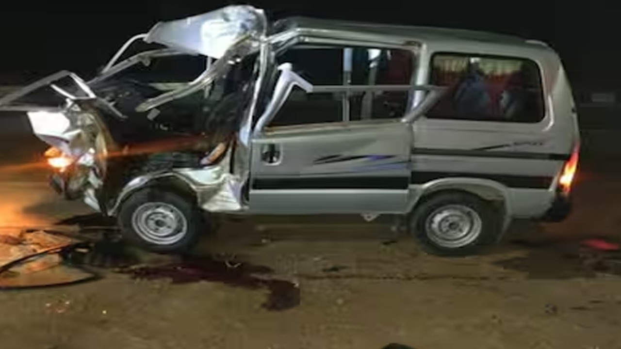 Terrific Road Accident: ఘోర రోడ్డుప్రమాదం.. 9 మంది మృతి!