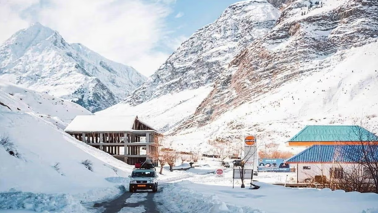 Snowfall in Himachal Pradesh: మండువేసవిలో మంచువర్షం.. కనువిందు చేస్తున్న హిమాచల్ ప్రదేశ్ ప్రకృతి అందాలు!