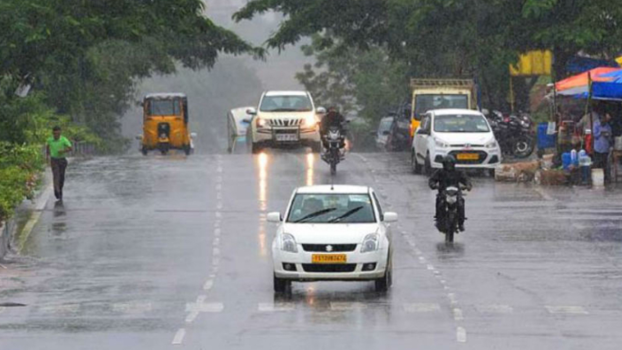 Heavy Rain in Hyderabad: హైదరాబాద్ లో భారీ వర్షం.. నిలిచిన విద్యుత్ సరఫరా!