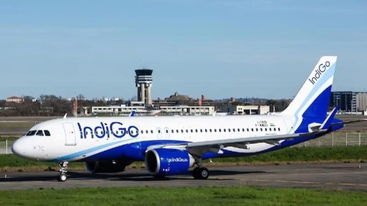 IndiGo flight: ప్రయాణికులకు చుక్కలు చూపించిన ఇండిగో విమానం.. ఏమైందంటే..?