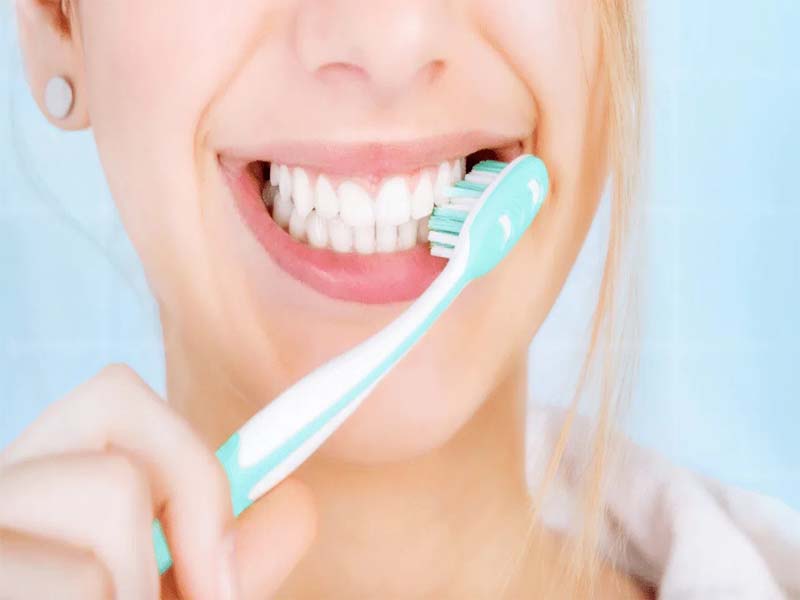 Tooth Brush: అరిగే దాకా టూత్ బ్రష్ వాడుతున్నారా.. ?  ఎన్ని వారాలకు మార్చాలో తెలుసా.. ?