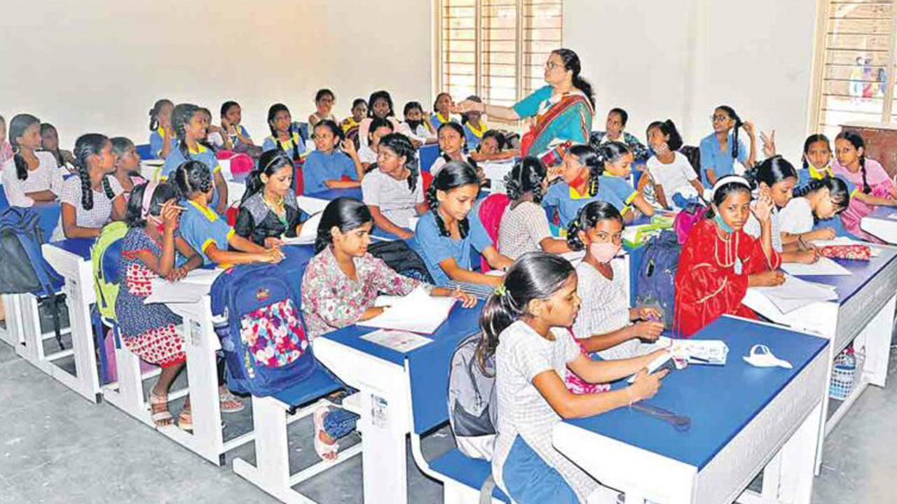 Schools Re-Open in Telangana: తెలంగాణలో స్కూల్స్ రీ ఓపెన్.. 2024-25 విద్యా సంవత్సరంలో ఫెస్టివల్ హాలిడేస్ ఇవే!