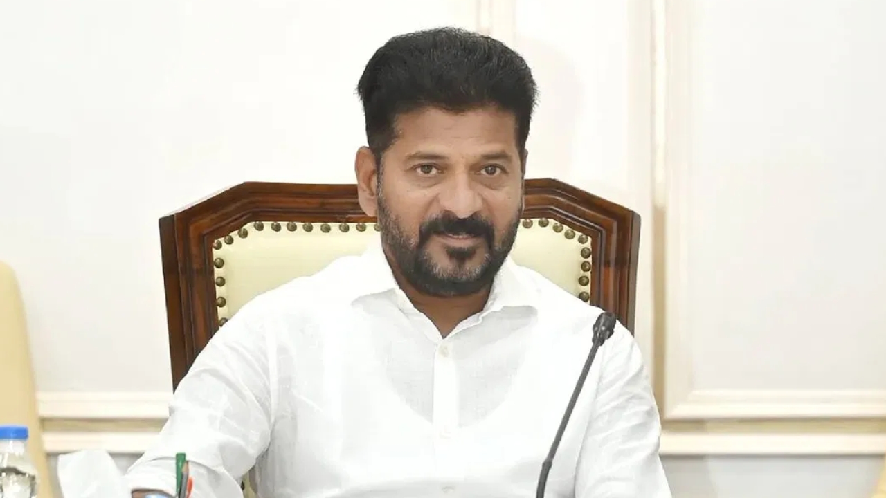 CM Revanth Reddy: ఛాతీలో బాణం దిగిన యువకుడిని కాపాడిన వైద్యులు.. అభినందించిన సీఎం రేవంత్