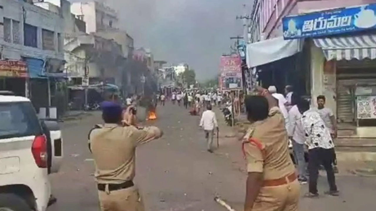 High Court Serious on Palnadu Incident: పల్నాడు ఘటనపై హై కోర్టు సీరియస్.. ఈసీతోపాటు..