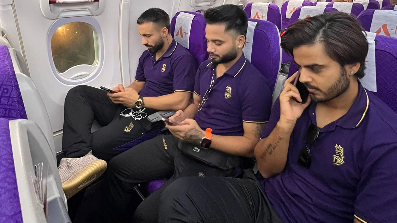 KKR’s trouble stays in Varanasi: కోల్‌కతా ప్లేయర్స్‌కు ఇబ్బందులు, వారణాసిలో బస