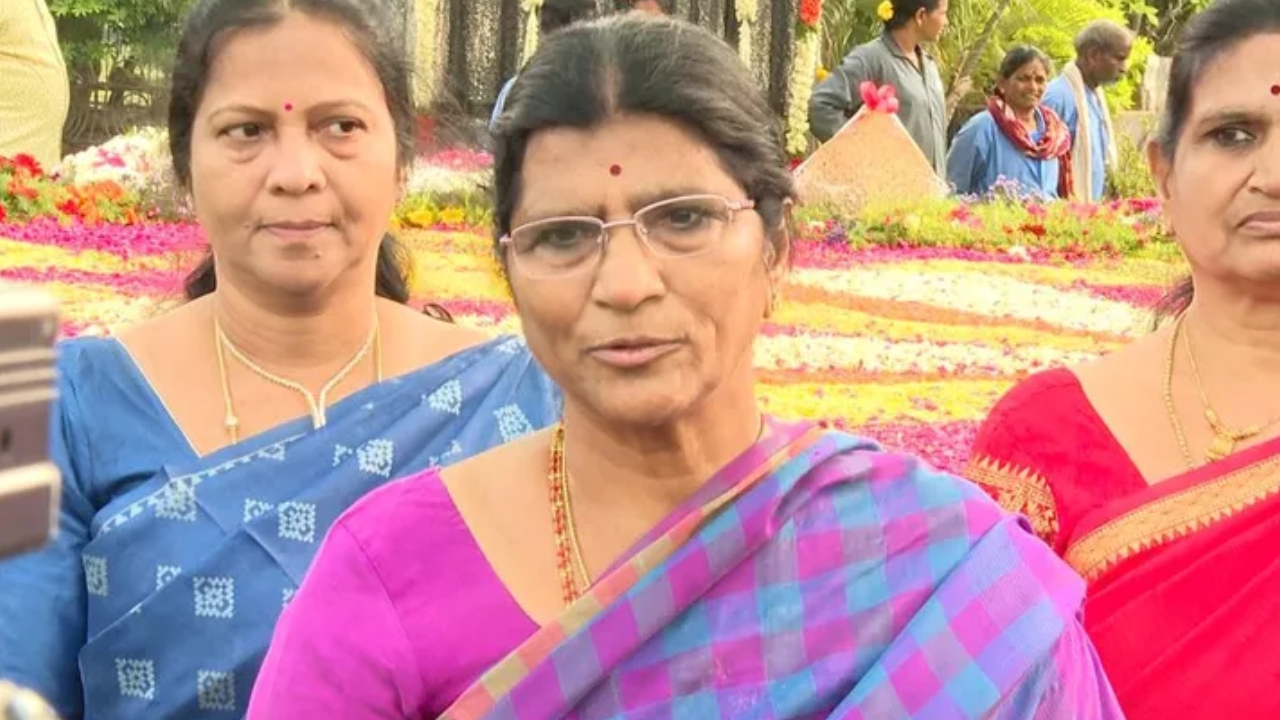 Lakshmi Parvathi on NTR: లక్ష్మీపార్వతి కీలక వ్యాఖ్యలు.. త్వరలో రాజకీయాల్లోకి ఎన్టీఆర్..?