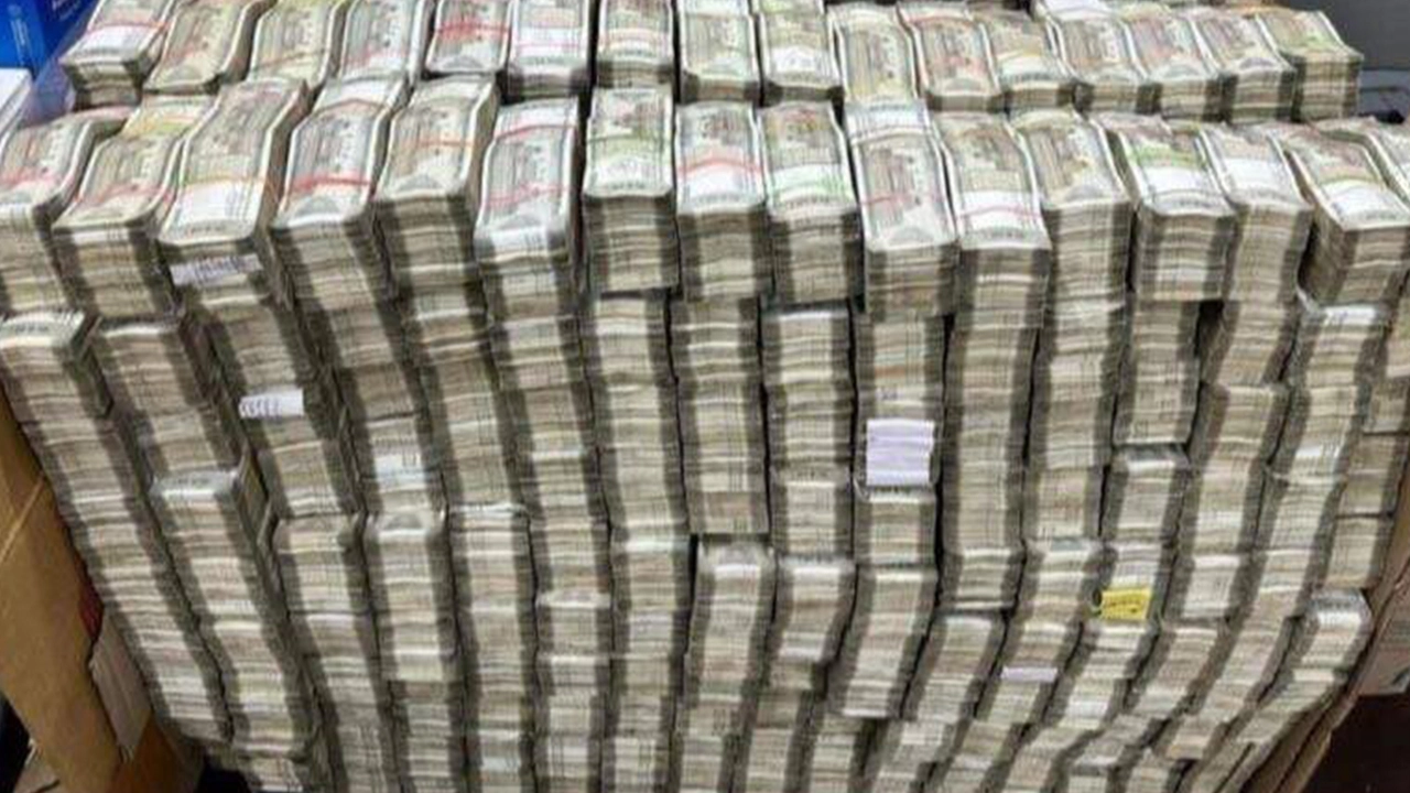 Rs 170 Crore Seized in Maharashtra: ఐటీకి చిక్కిన భారీ తిమింగళం.. 8 కేజీల బంగారం, 170 కోట్ల సీజ్..!