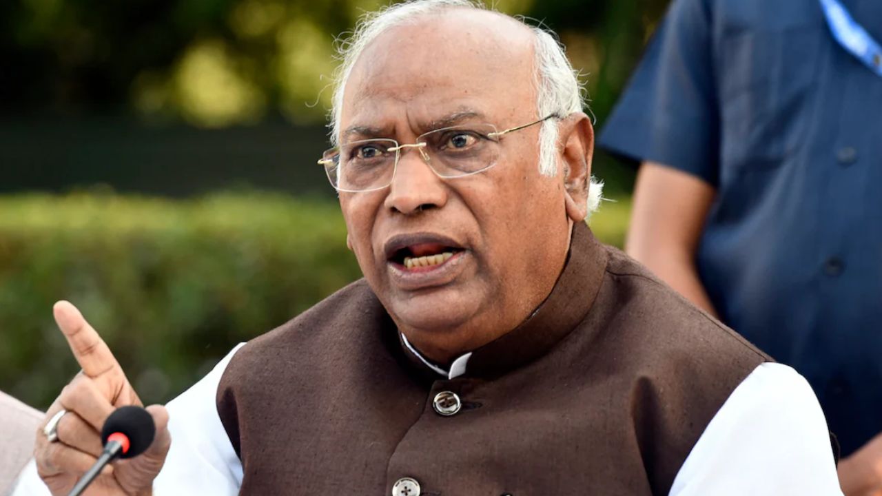 Mallikarjun Kharge: మోదీ మరో ఐదేళ్లు అధికారంలో ఉంటే దేశం సర్వనాశనమే: ఖర్గే