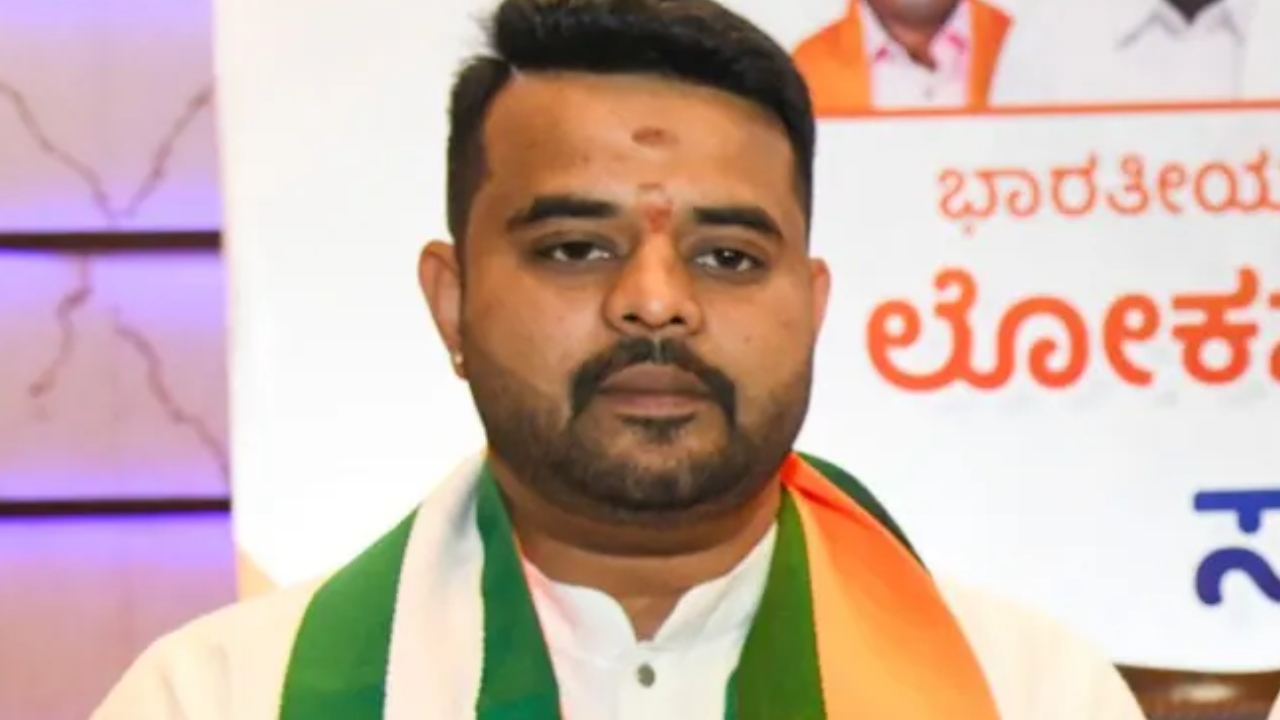 Prajwal Revanna Case: లైంగిక వేధింపుల కేసు.. ఆ రోజు సిట్ ముందు హాజరవుతా: ప్రజ్వల్ రేవణ్ణ!